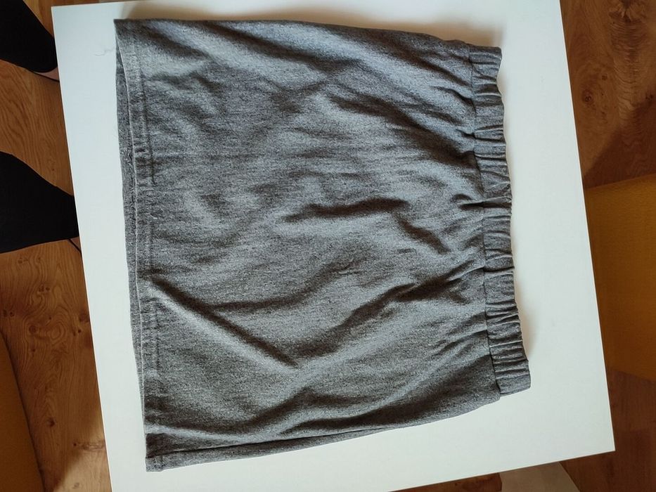 Szara spódnica na gumce