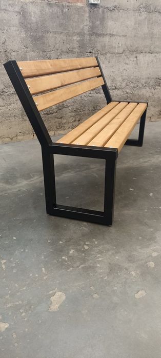 Лавка в стилі лофт.