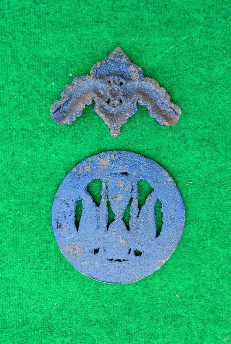 Par de peças em ferro vazado ou fundido pintados em azul