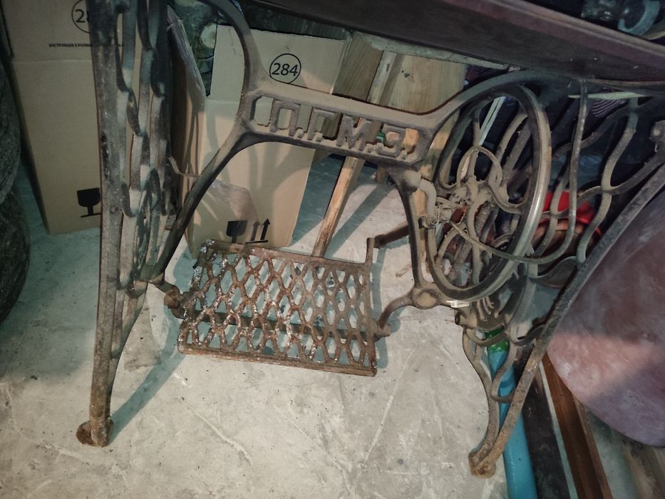 швейная машинка Госшвеймашина с станиной