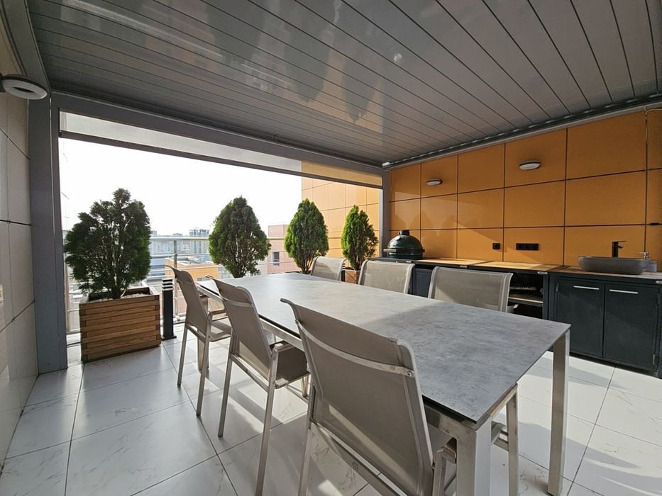 Продаётся эксклюзивная квартира с террасой в центре с паркоместами