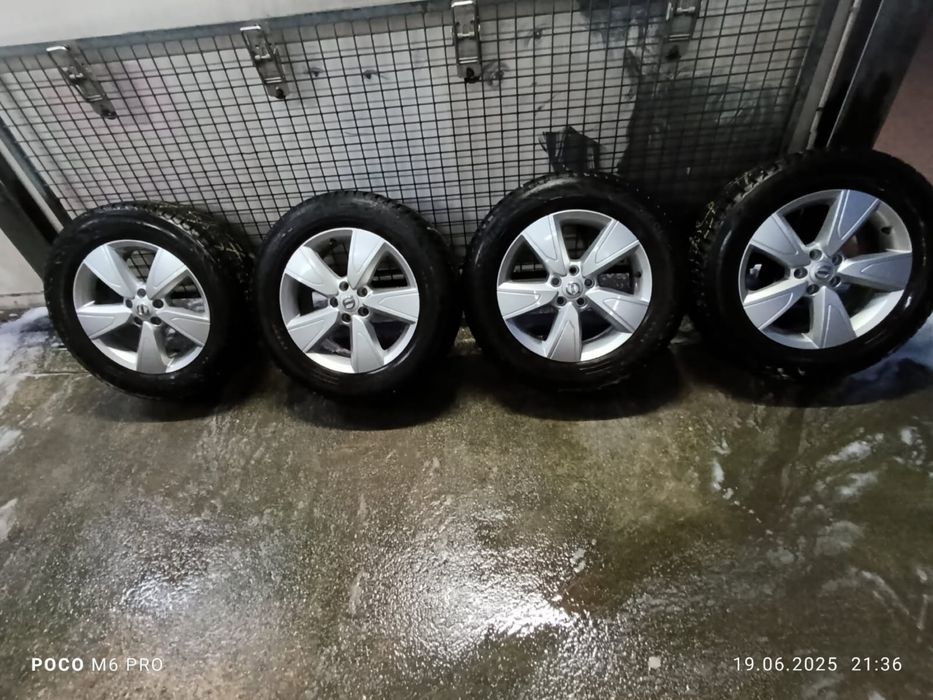 Oryginalne koła VOLVO Felgi Aluminiowe 17” 235/60 opony zimowe Nokian