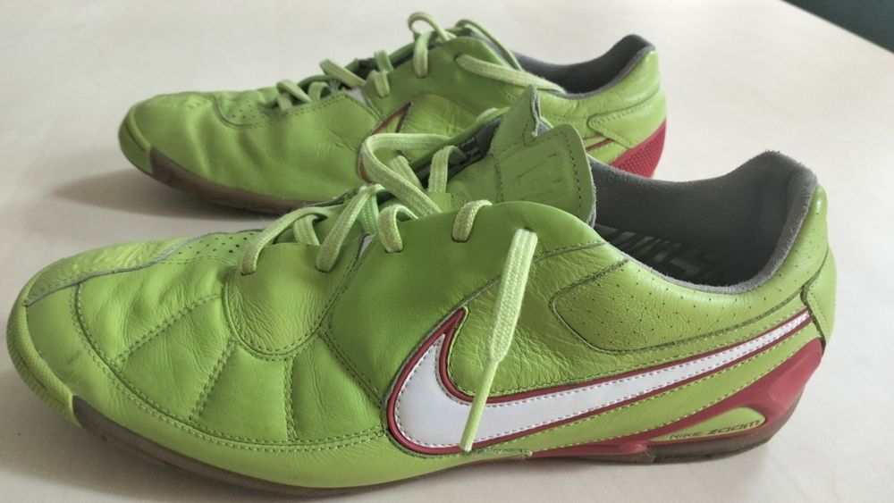 Buty halowe NIKE skóra rozm. 43 - 44
