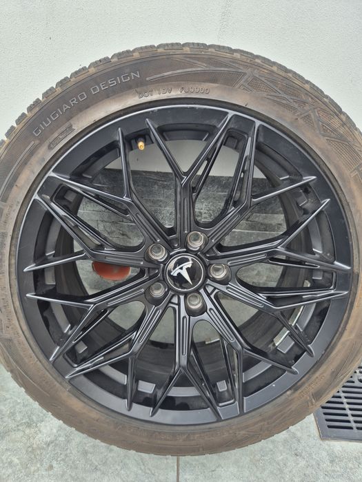 Продам диски с резиной R18
