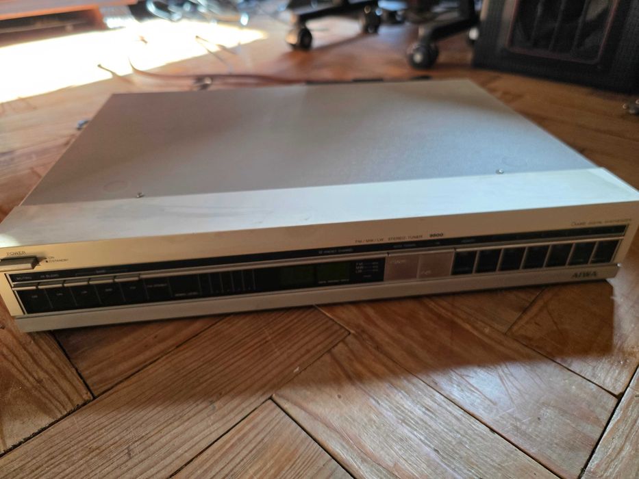 Aiwa AT-9500E – Tuner Hi-Fi Vintage (Quartz / Digital)