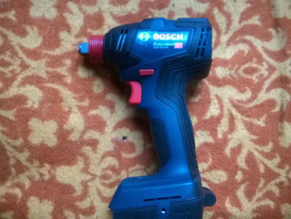 NOWY klucz udarowy Bosch Professional  GDX 18V-200 + skrzynka.