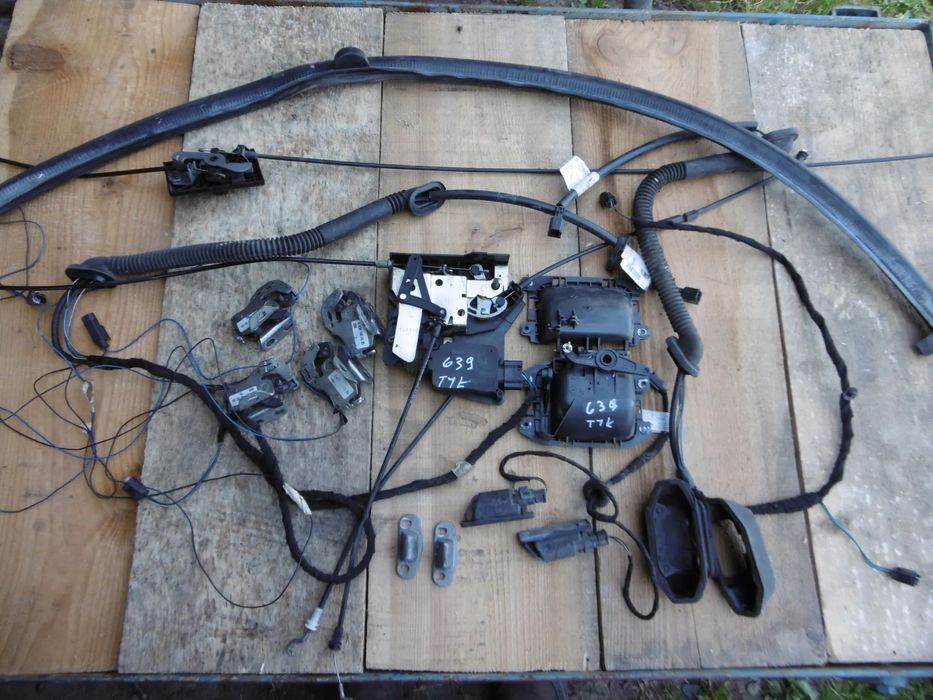 ZAMEK DRZWI TYLNYCH VITO 639 VIANO