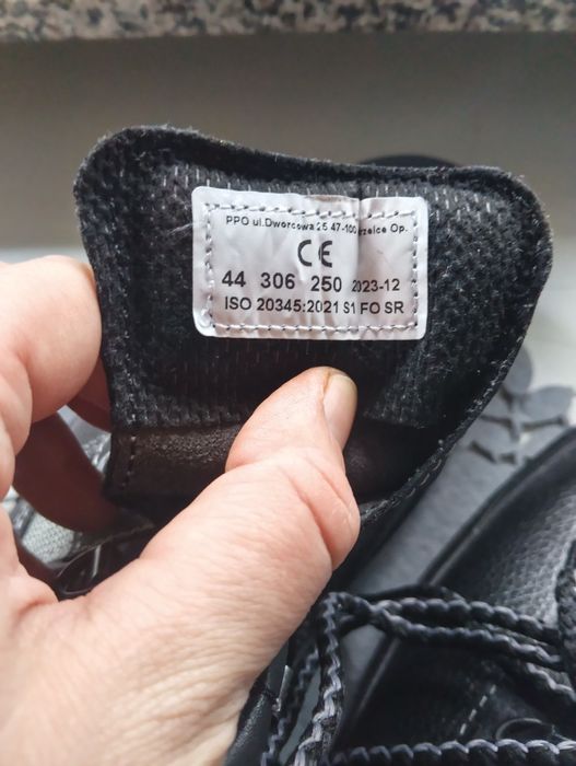 Buty robocze 44 za kostkę.