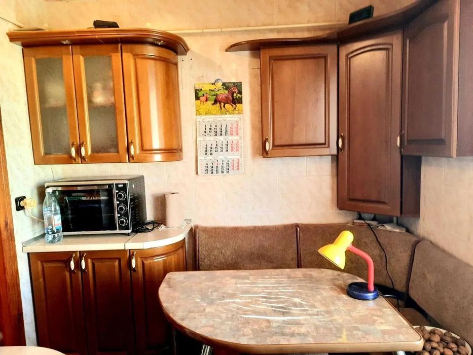 Продам великогабаритну однокімнатну квартиру біля автовокзалу - 38 м.