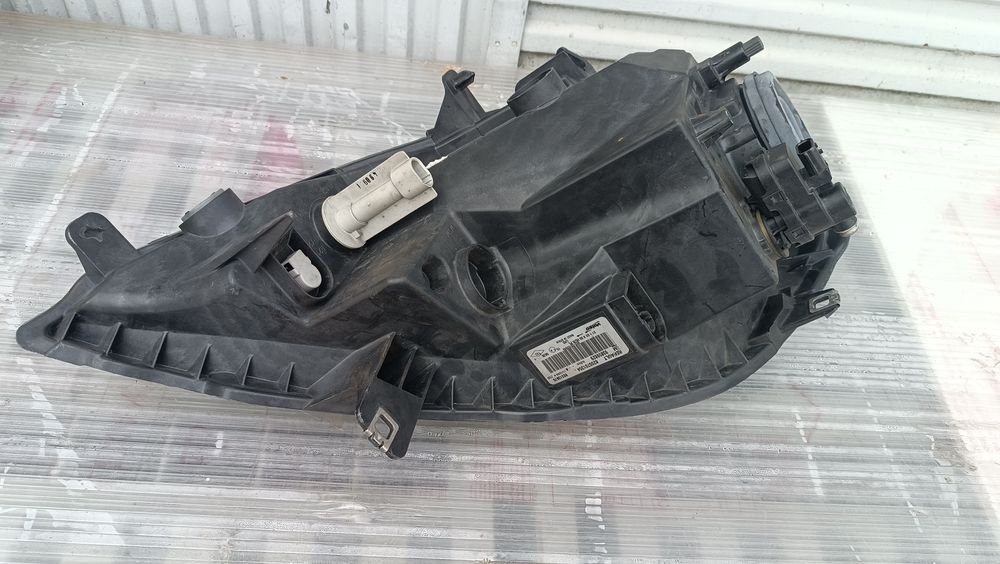 Vendo farol esquerdo de Renault trafic ano 2007