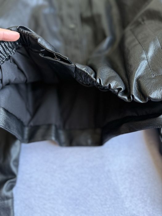 Вкорочена куртка бомбер з еко шкіри Zara