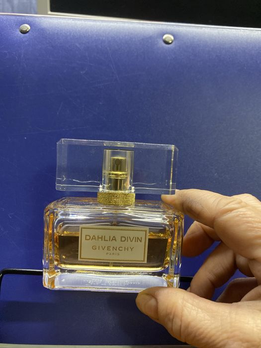 Парфумована вода Givenchy Dahlia Divin