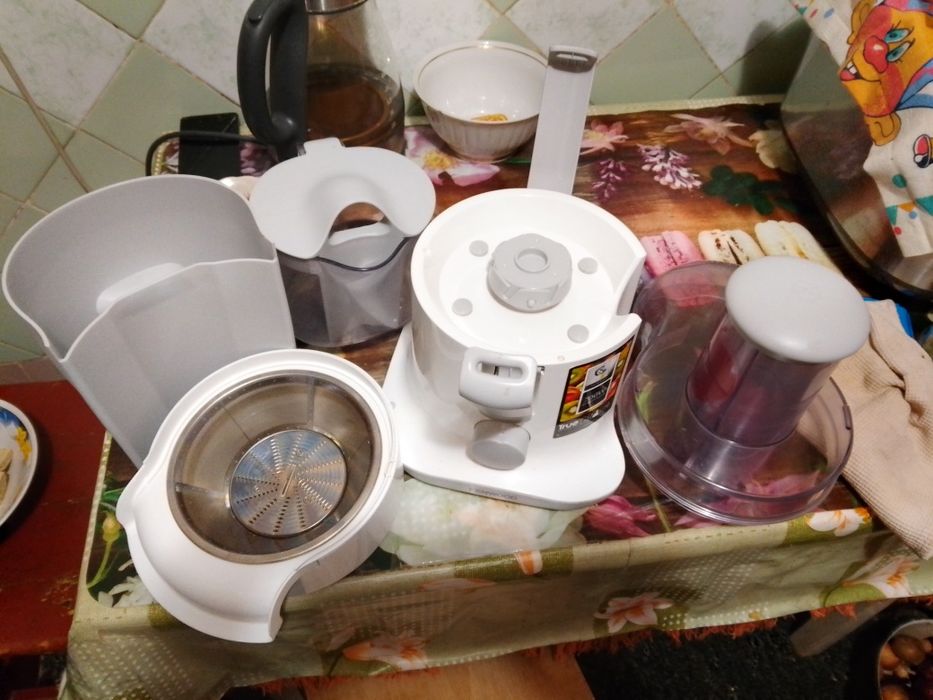 Соковижималка Kenwood JE680 700 W.