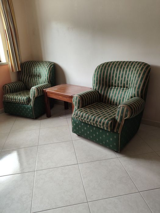 Sofá cama e 2 sofás de 1 lugar