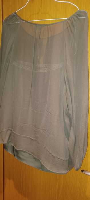 Top de alças com blusa verde azeitona Massimo Dutti