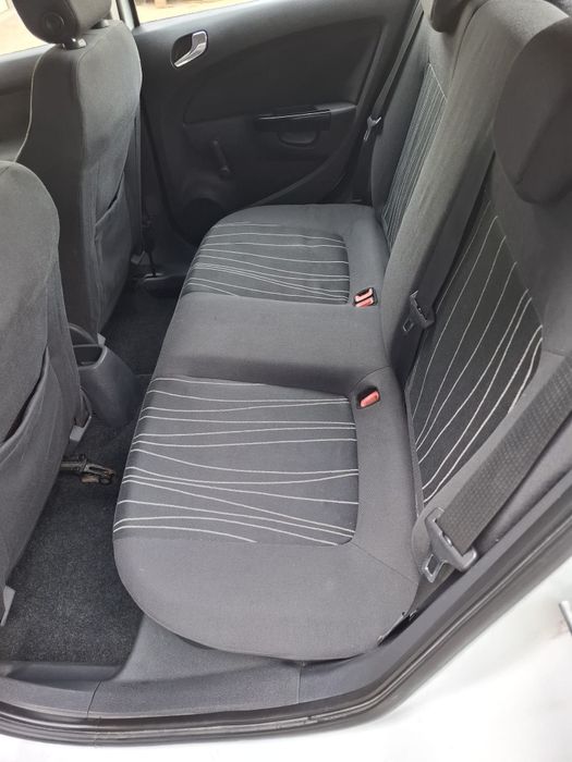 Opel corsa 2010 90cv