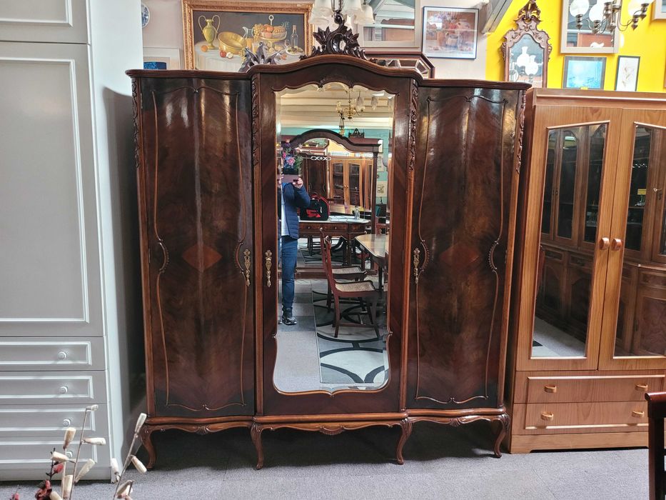 Guarda fatos antigo em muito bom estado geral