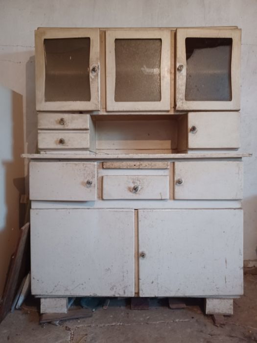 Stary kredens kuchenny