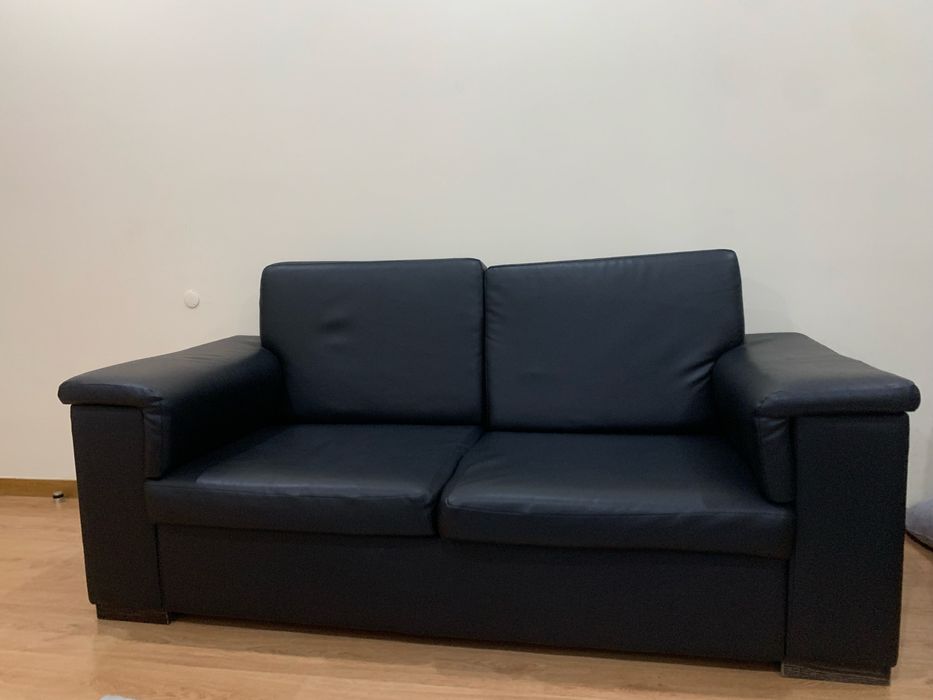 Sofá preto usado