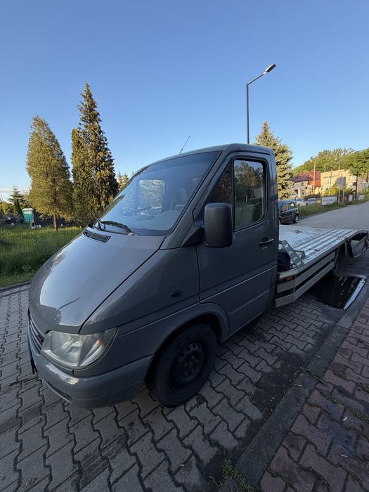 Mercedes Sprinter z nowyn najazdem plus wyciagarka.