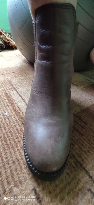 Женские кожаные ботинки