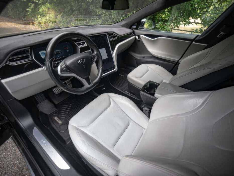 Tesla Model S P85D      2014