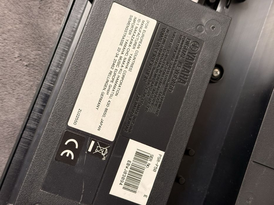 Продам синтезатор Yamaha PSR-F50