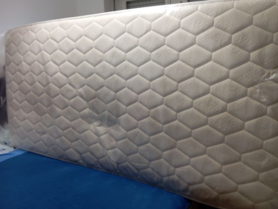 Cama individual em madeira maciça