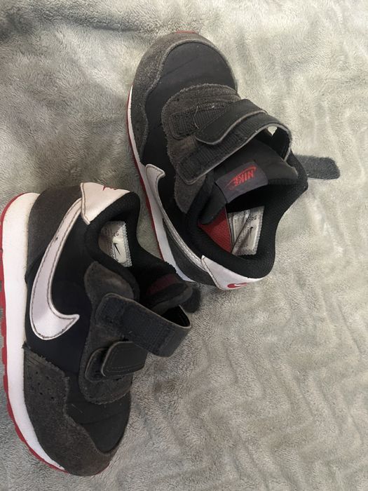 Trampki dziecięce firmy Nike rozmiar 23,5-24 UE, UK 6,5