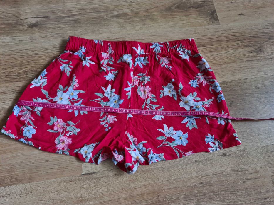 Szorty, spodenki H&M Divided 40/42 w kwiaty