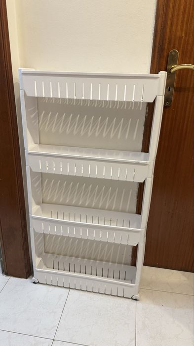 Carrinho de Arrumação com Rodas