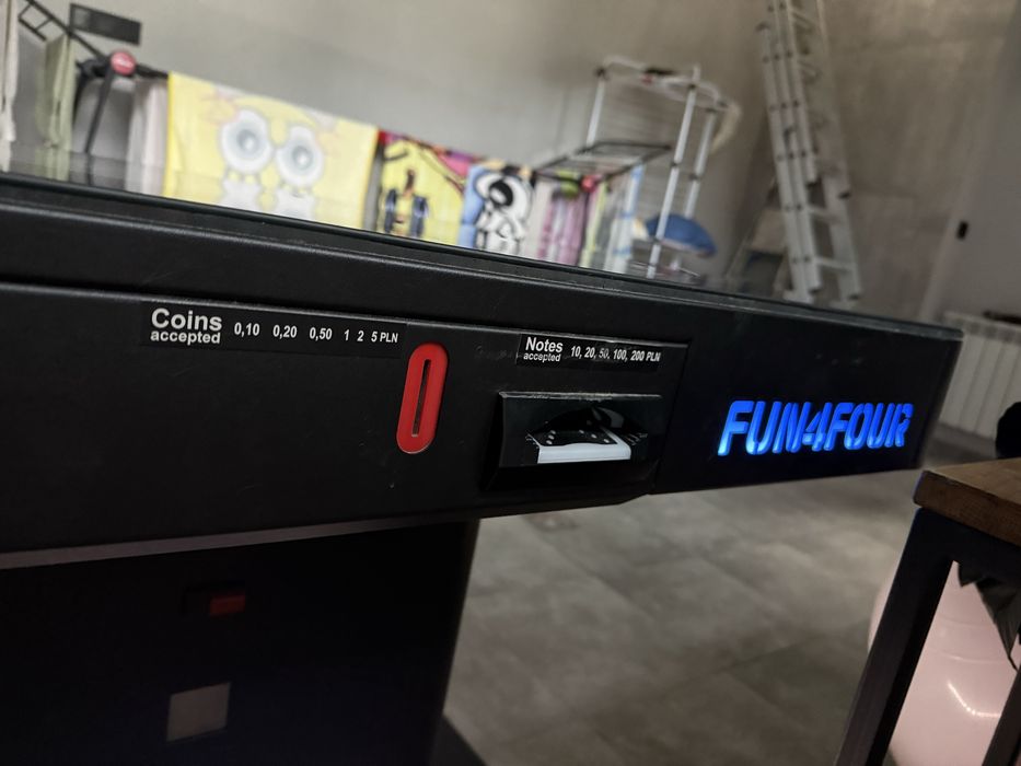 Stół multimedialny Fun4Four - automat do gier