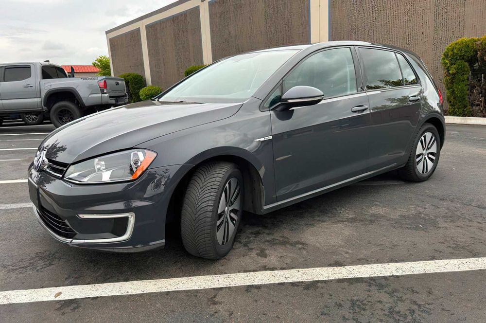 Volkswagen e-Golf SE      2016