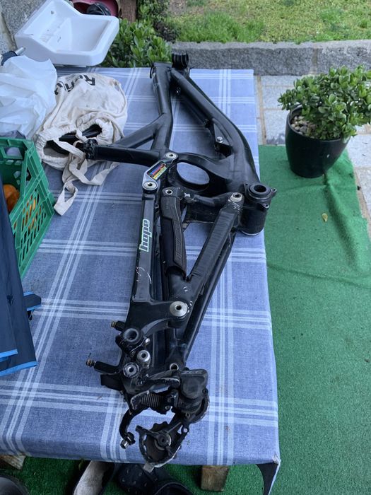 Quadro Downhill Demo 8 2011