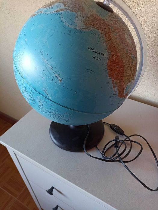 Globo terrestre com iluminação led