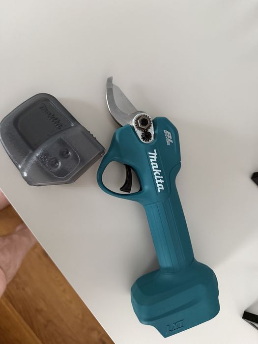 Sprzedam  nowiutki przywiziony z Niemiec Sekator Makita DUP181