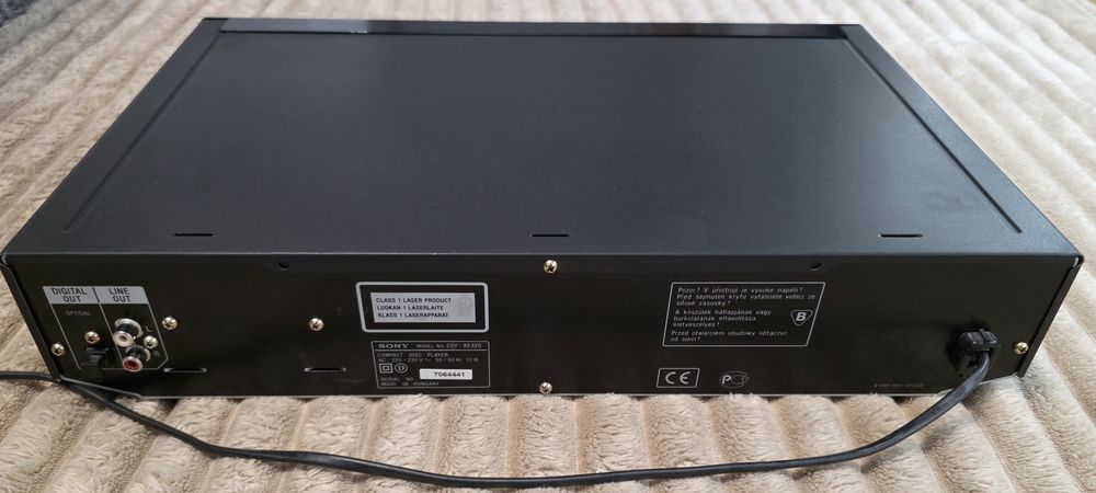 Sony CDP-XE320 Compact Disc Player + Pilot Sony RM-D420 100% Sprawny.  Ładny stan!