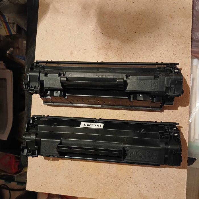 2 картриджа для принтера.