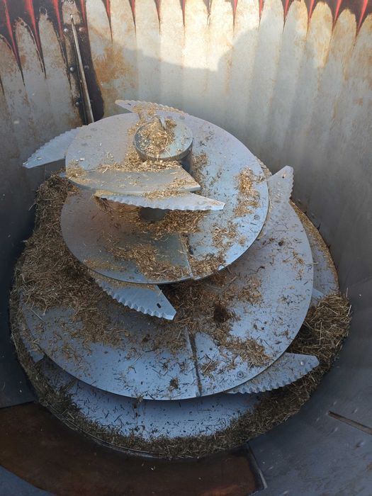 Sprzedam paszowóz silofarmer 12m3