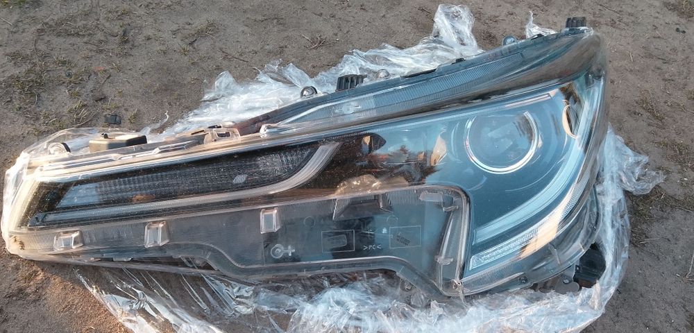 Przednia lewa prawa lampa lewy prawy reflektor full LED Corolla E21 GR