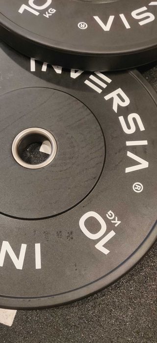 Discos olímpicos pretos 10kg da marca INVERSIA FITNESS (PAR)