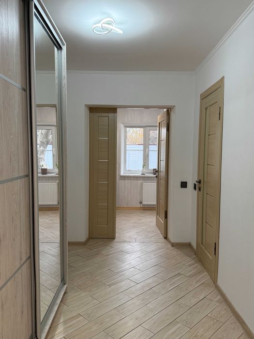 Будинок з ремонтом, є твердопаливний котел та резервне живлення