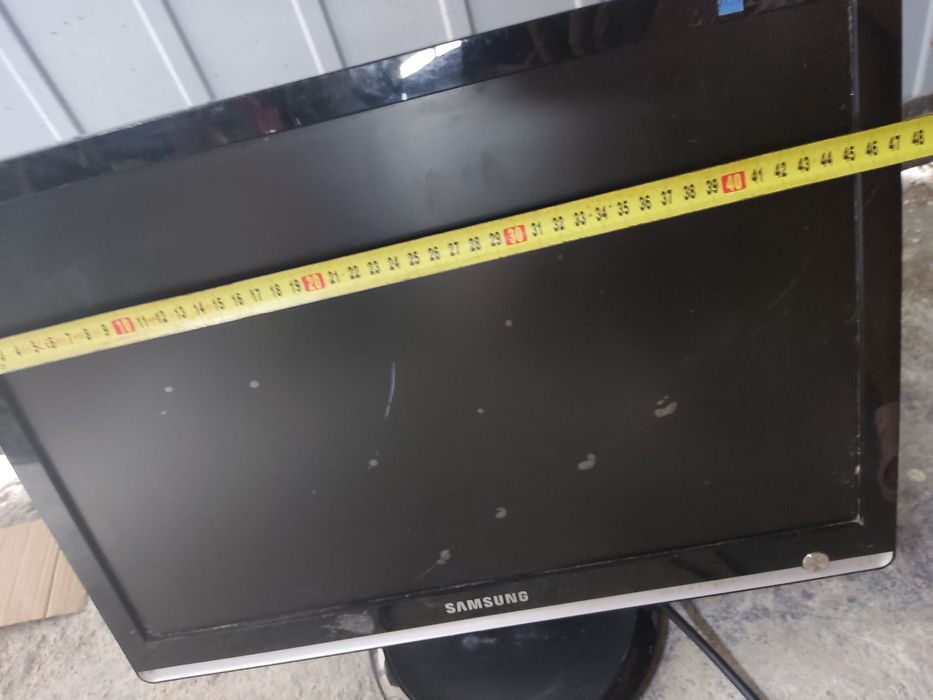 Monitor na części lub w całości uszkodzona matryca
