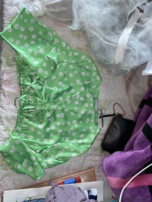 Blusa verde com flores