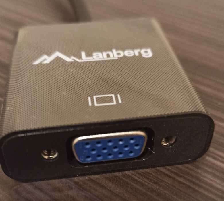 Przejściówka VGA na HDMI.