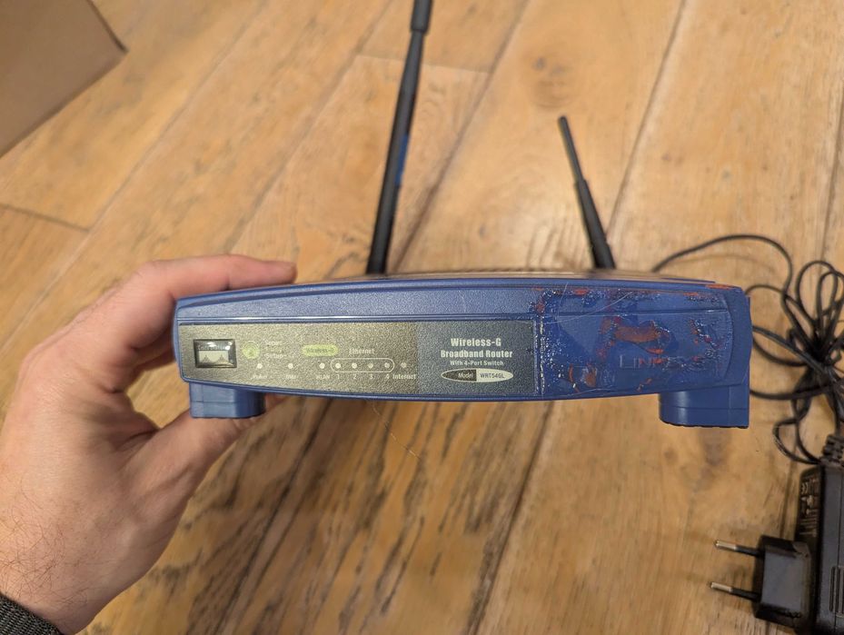 Linksys WRT54GL + antena Linksys 7 dbi