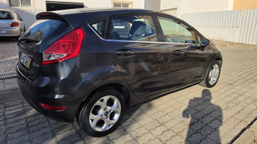 Ford fiesta 1.2  38 MIL kilometros REAiS