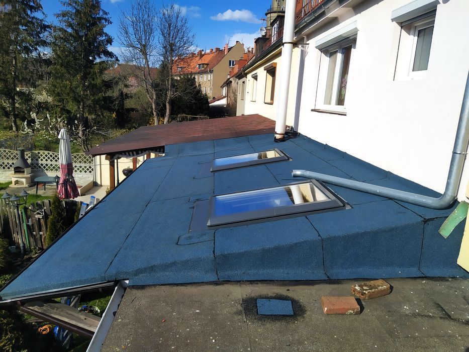 Dekarz dach   krycie papa, membrana, hydroizolacja blacharskie obróbki