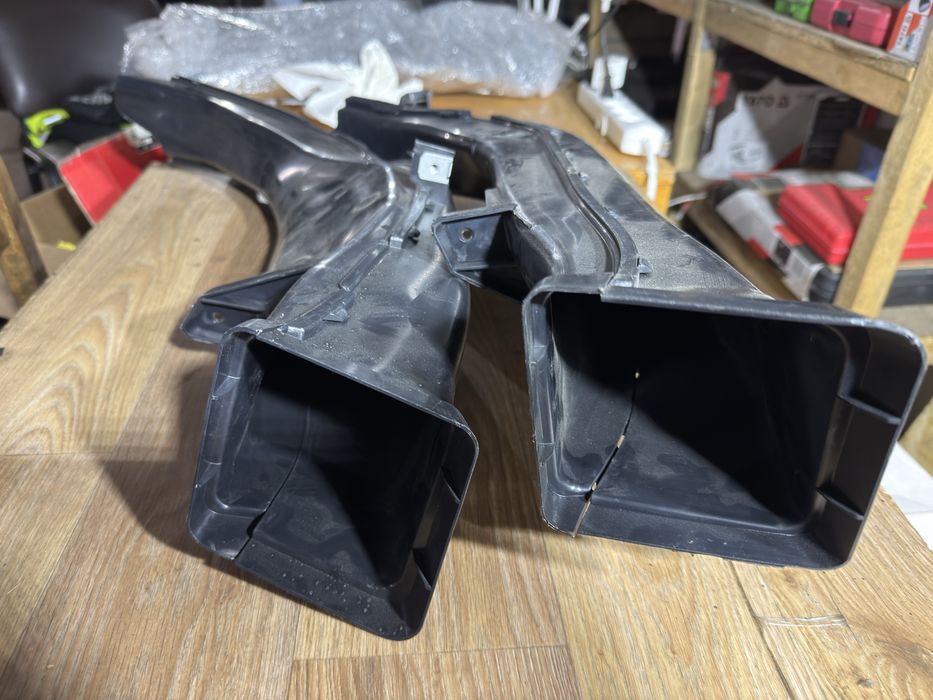 Porsche Комплект повітропроводів гальм 9J1807010 (RH), 9J1807009 (LH)