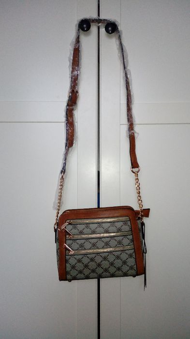 Nowa torebka beżowa z zameczkami